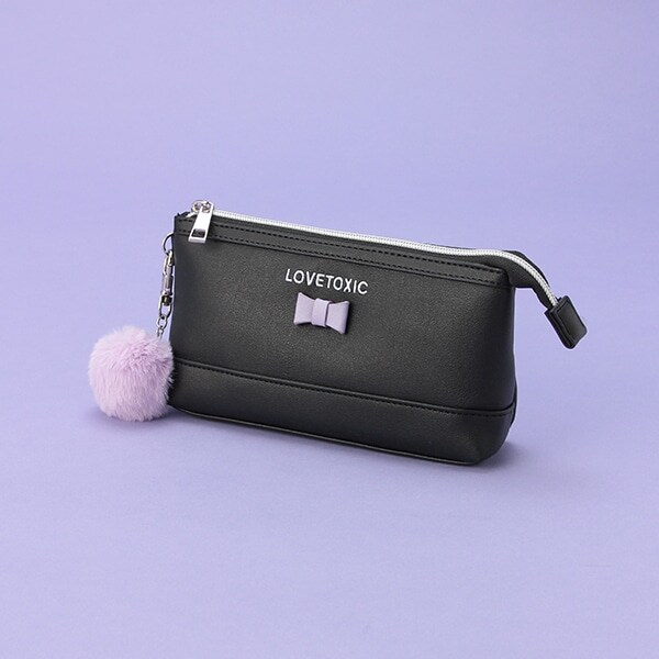 ポンポンつきポーチ