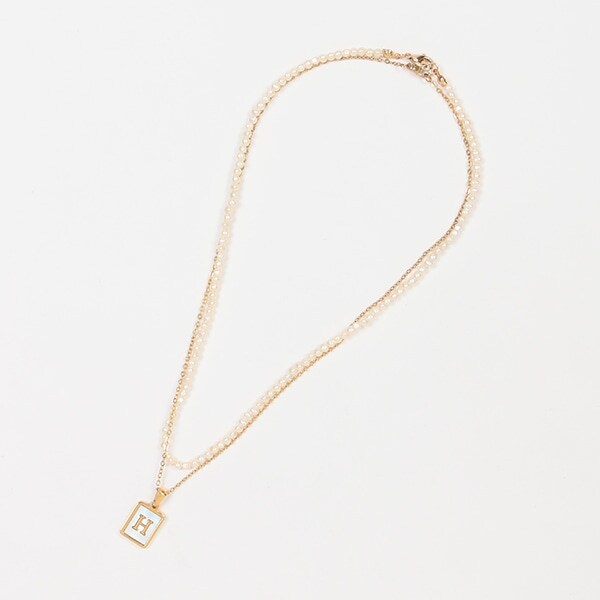 パールつきイニシャルネックレス