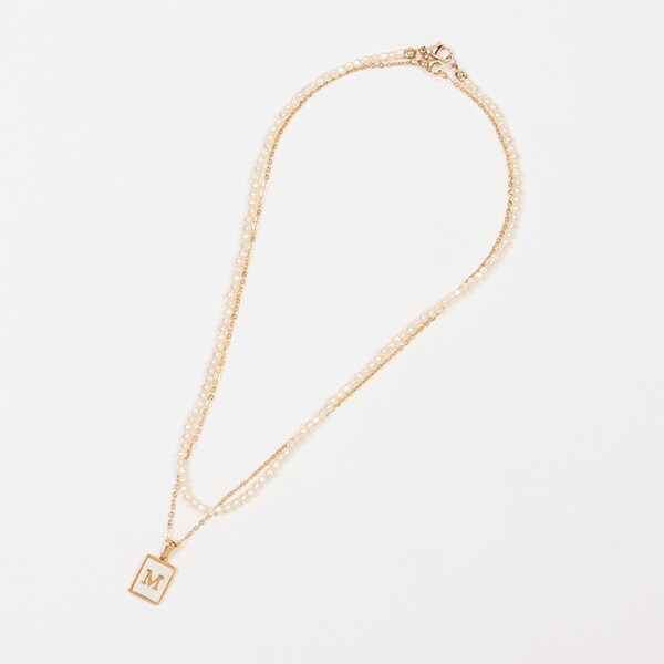 パールつきイニシャルネックレス