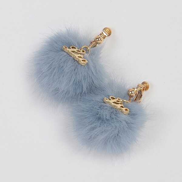 ポンポンチャームイヤリング