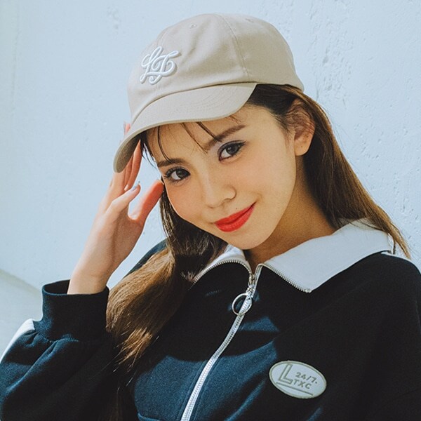 立体ロゴローキャップ