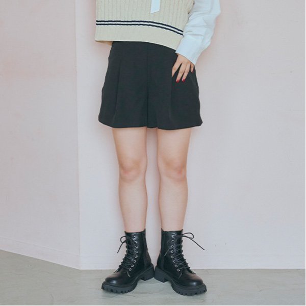 バックレースアップショートパンツ