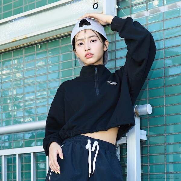 【Reebok】クロップドハーフジップ