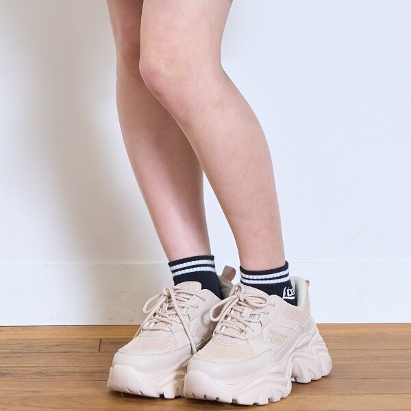 厚底スニーカー