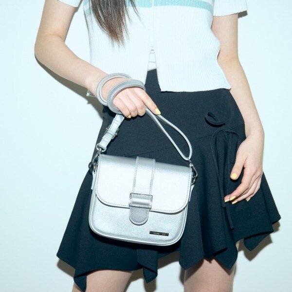 フラップショルダー