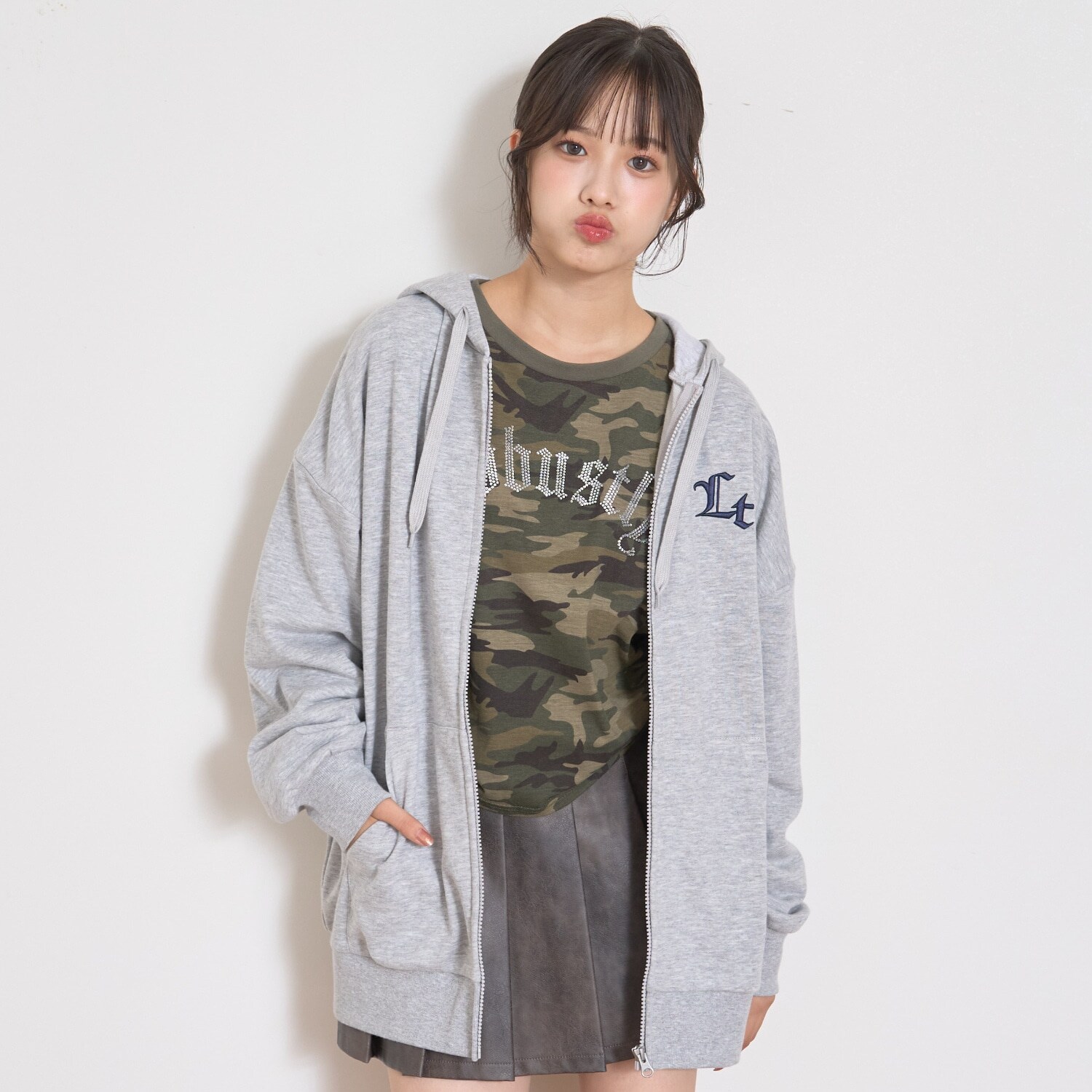 ルーズZIPパーカ