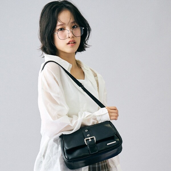 フラップショルダーバッグ