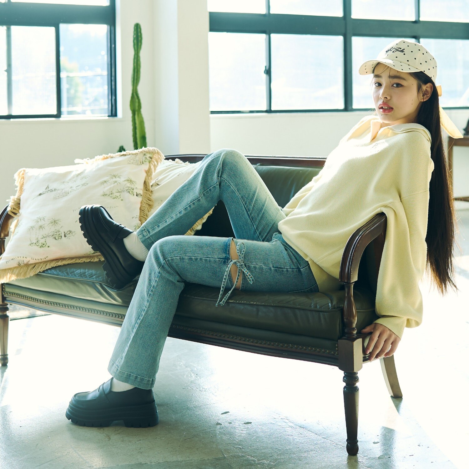 【ストレッチ】スリットリボンフレアデニムパンツ