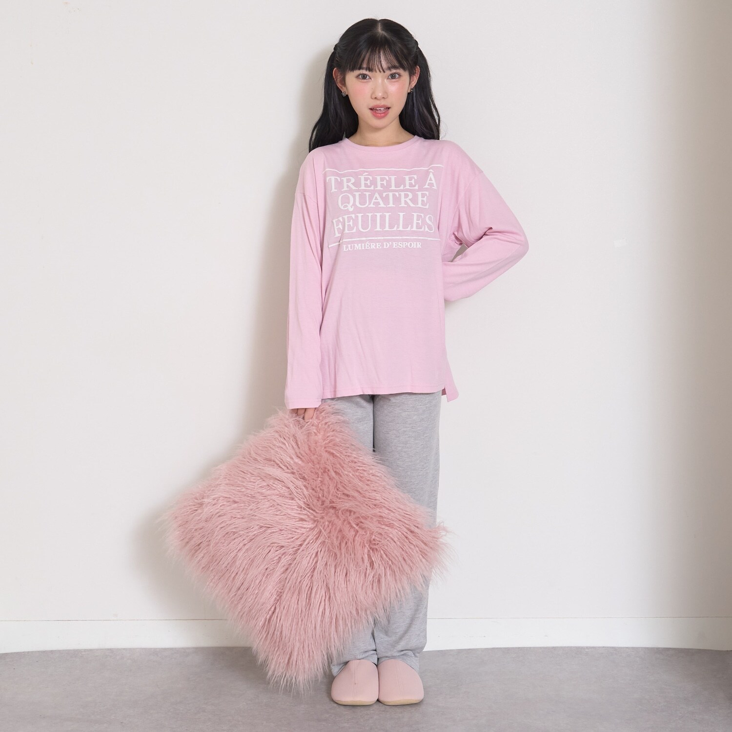 【ルームウェア/パジャマ】発砲ロゴプリント長袖セット