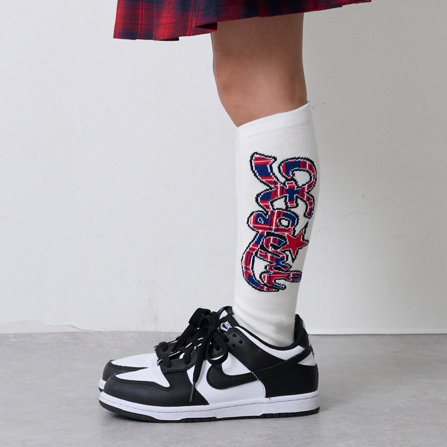 総柄ロゴハイソックス