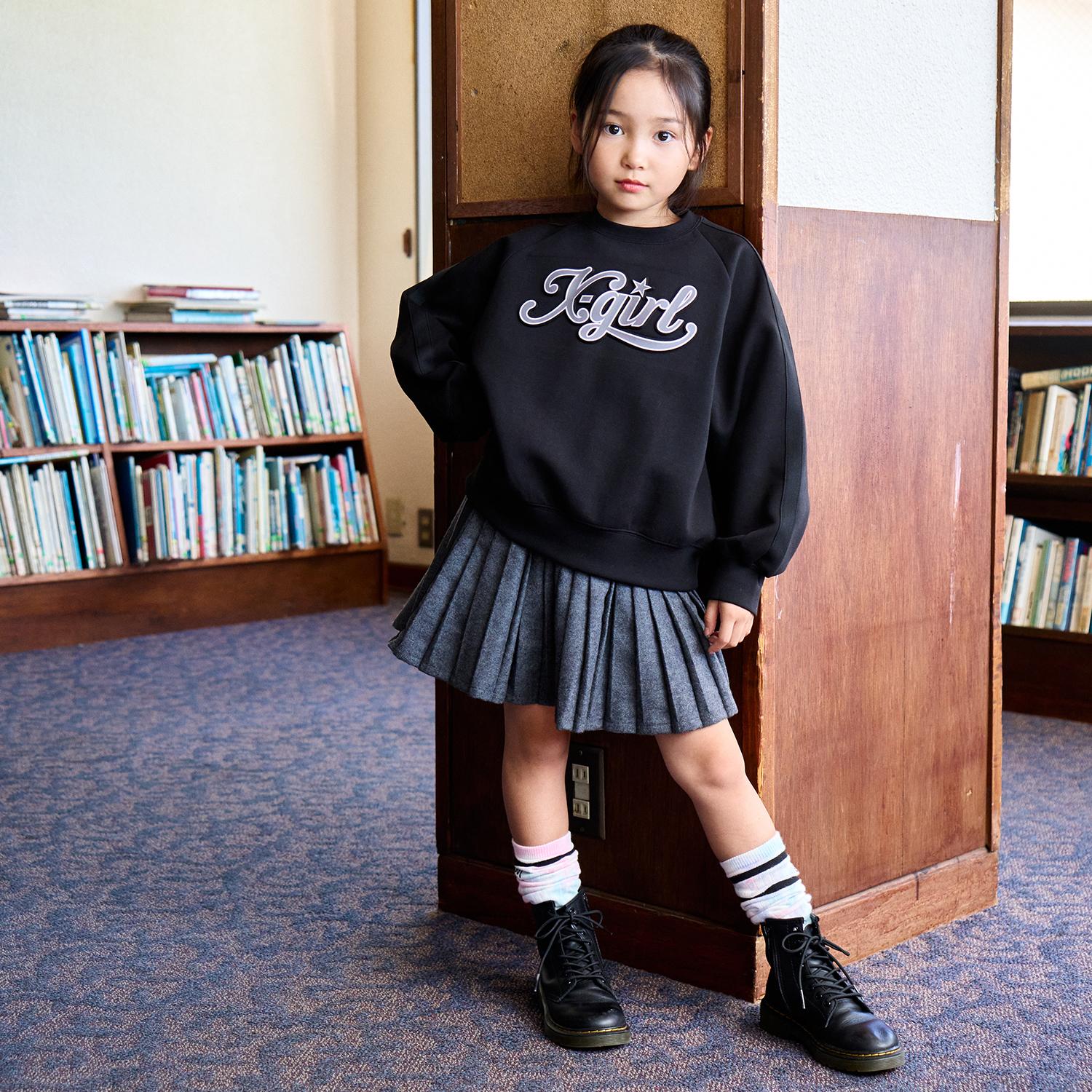 エンボスロゴプルオーバー+サイドラインプリーツスカートセット