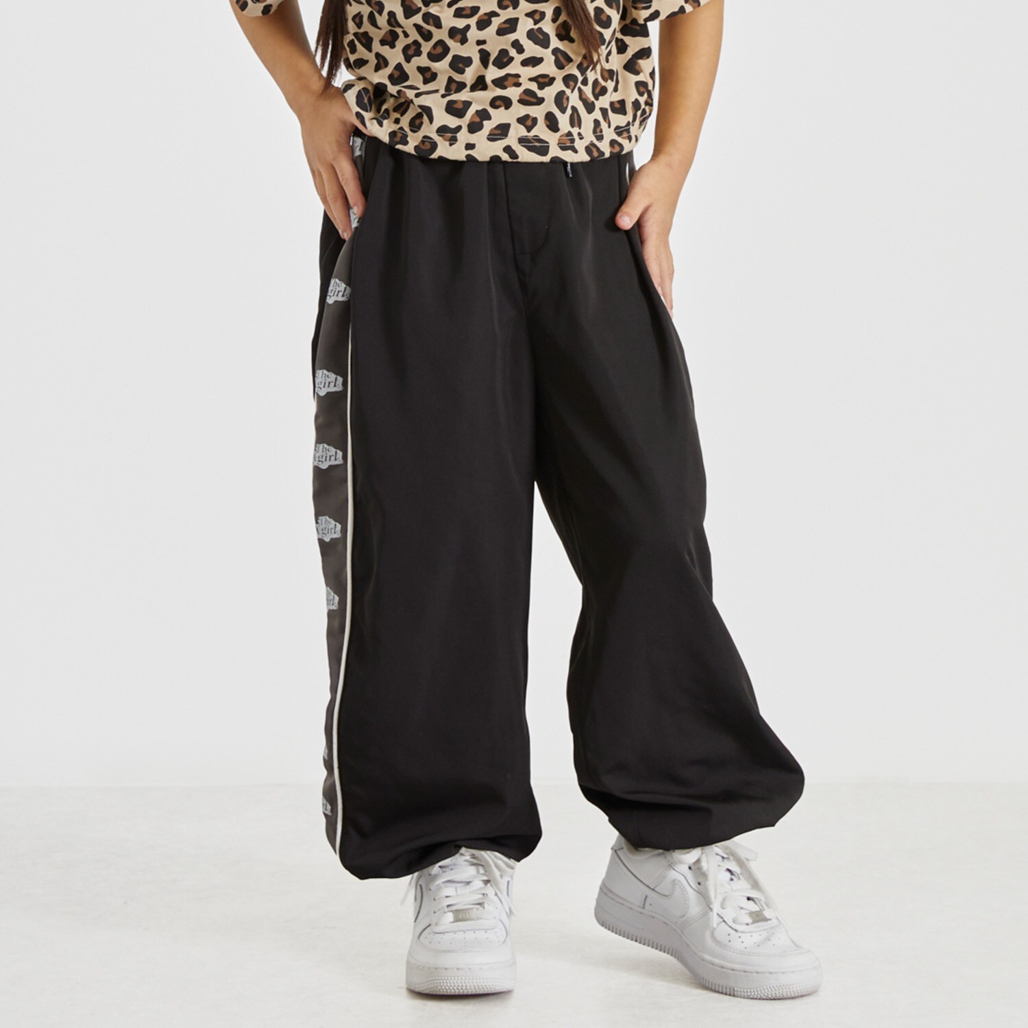 サイド切替ロゴパンツ