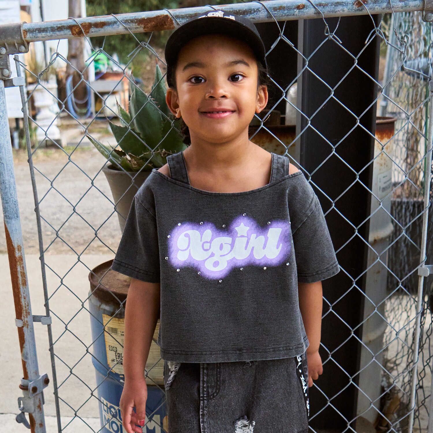 蓄光ロゴ 肩あきシャーリング半袖Tシャツ