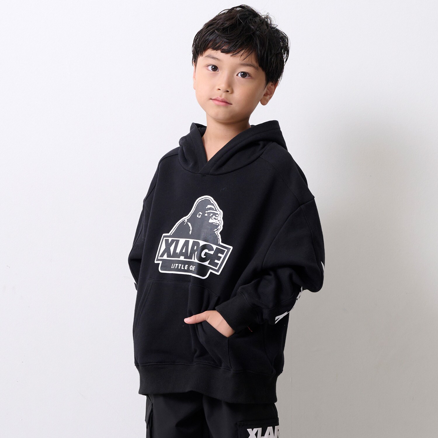 袖ロゴパーカー