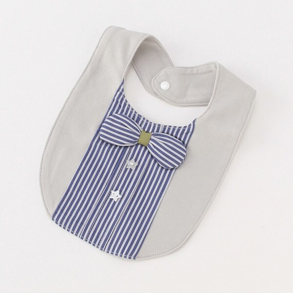 蝶ネクタイつきスタイ