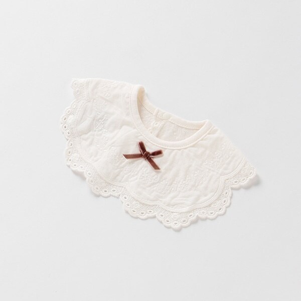 リボンつきレーススカラップスタイ