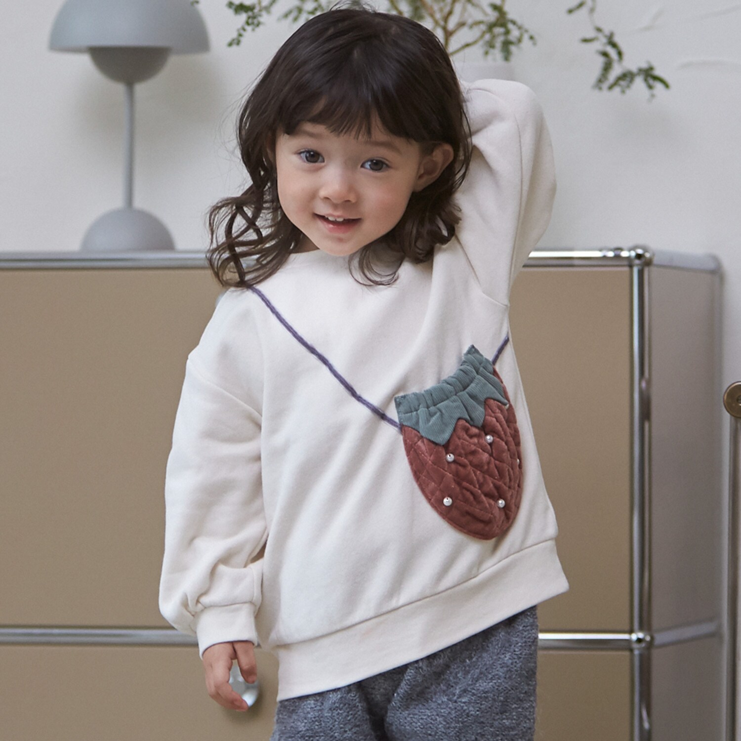 【裏起毛】いちごポシェットトレーナー