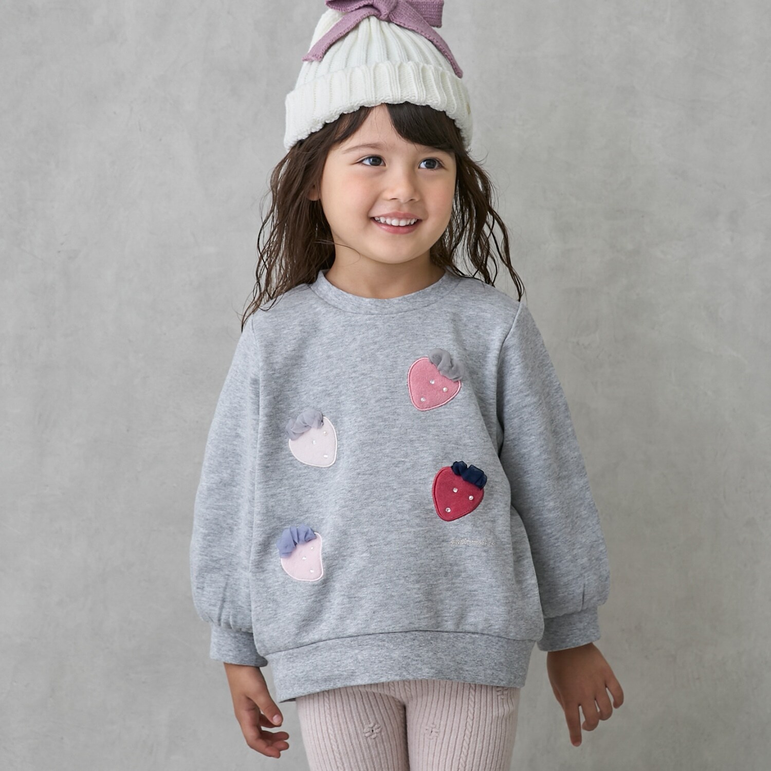 いちごモチーフトレーナー