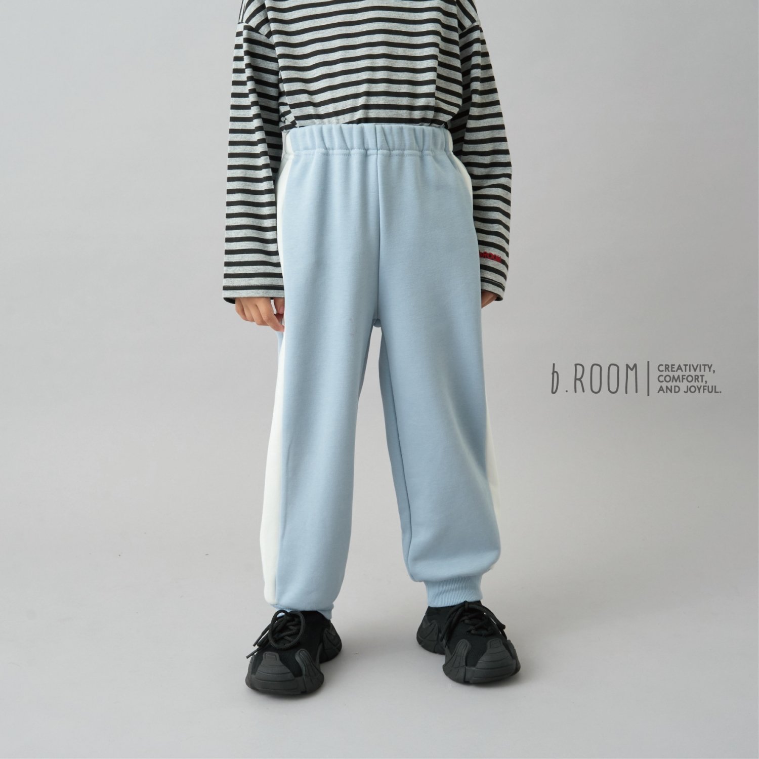 【デイリースタンダードウェアシリーズ】【吸水速乾】ゆったりシルエットのサイドラインスウェットパンツ