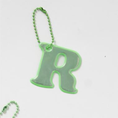 あんしんアルファベットリフレクターチャーム（緑）