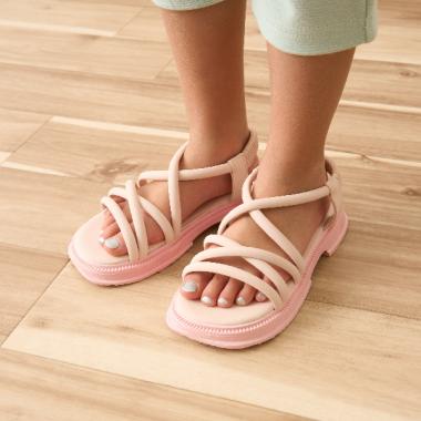 クロスストラップサンダル