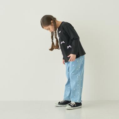 【やわらかデニム】ハート刺しゅう総柄バレルレッグパンツ