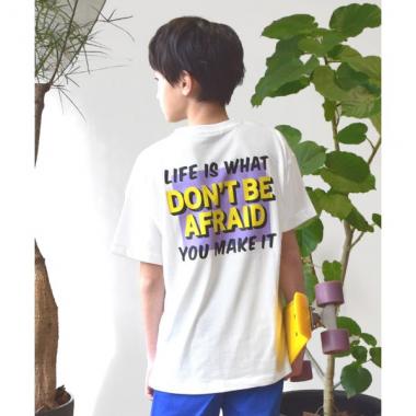 【大人向けサイズあり】天竺・ドロップショルダーバックプリントポップロゴ半袖Tシャツ