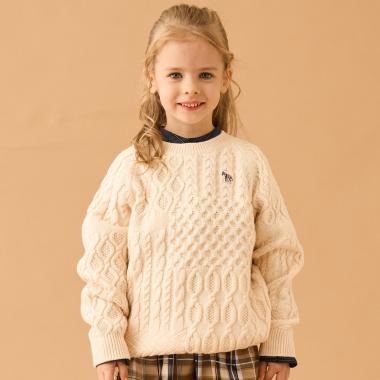 ケーブル編みセーター