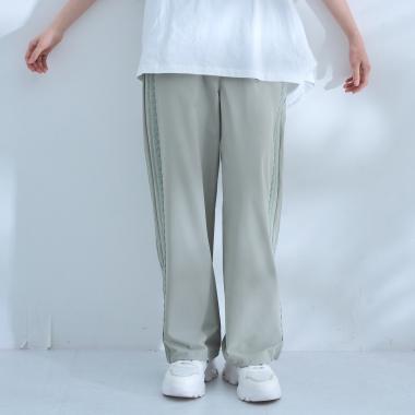 【AMI】機能素材サイドラインパンツ