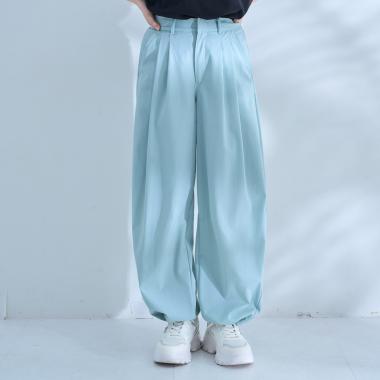 【AMI】【機能素材】タック入りバレルシルエットパンツ