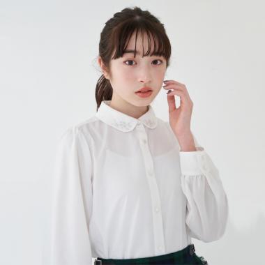 衿花刺しゅうブラウス