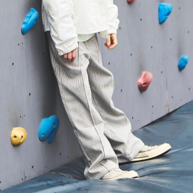 イージーストレートパンツ