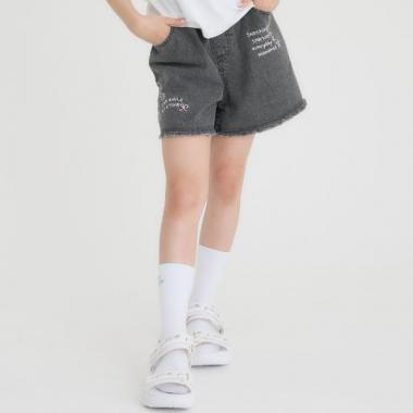 レタリング刺しゅうショートパンツ