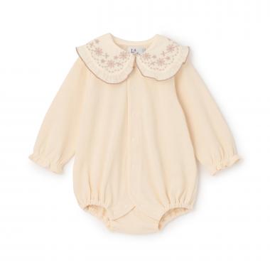 【LaStella】刺しゅうフリルカラーボディシャツ