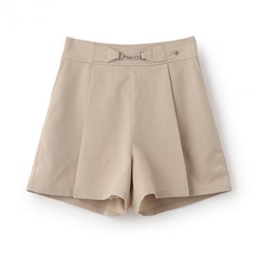 【人気商品再入荷】【直営店で取り扱い無し】チェーンベルト付きショートパンツ
