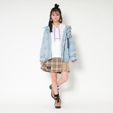 ロゴチャームつきダウン入りジャケット