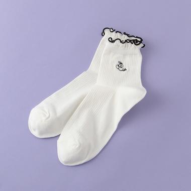 チェリー刺しゅう入りメロウクルーソックス