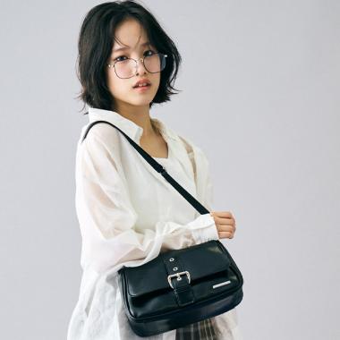 フラップショルダーバッグ