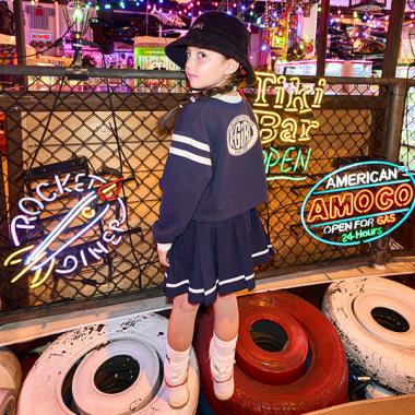 オーバルロゴライントレーナー+ラインプリーツスカートセット